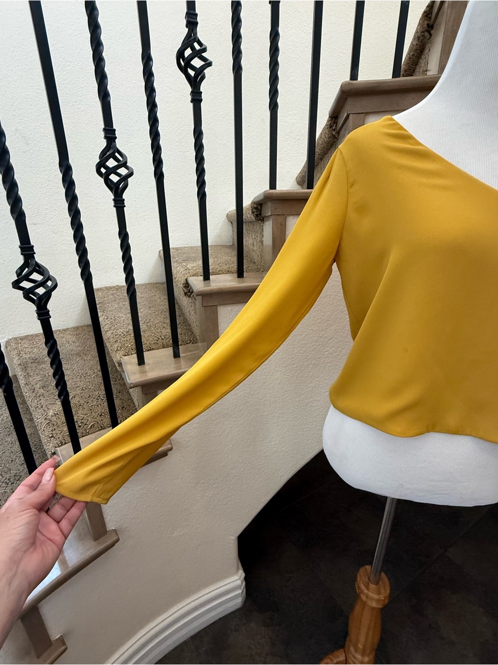 Babaton Mustard Yellow Long Sleeve V Neck Top XS Chic Minimalist Blouse - Picture 4 of 10